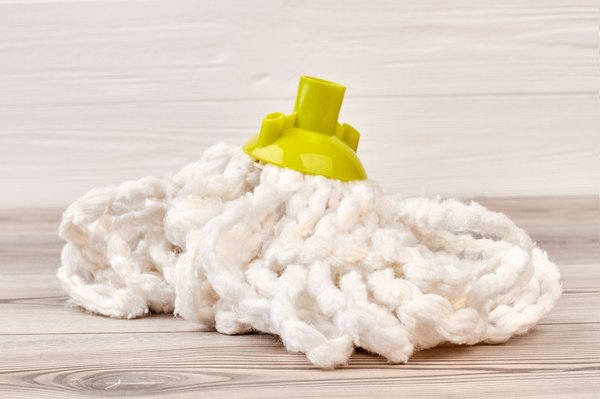 Découvrir tout le matériel de nettoyage professionnel dont la serpillière fait partie